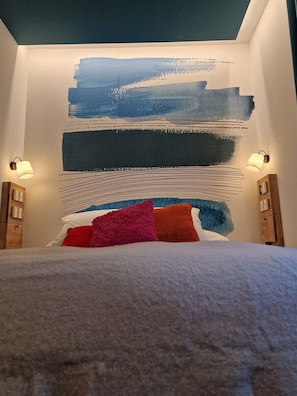2 bedrooms, WiFi (free), bed sheets