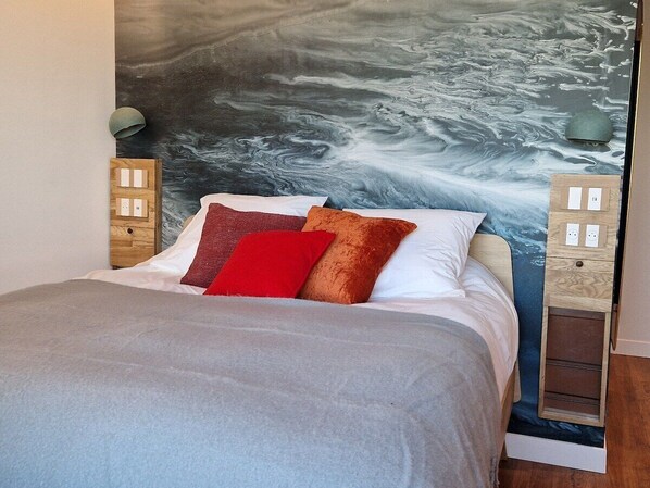 2 bedrooms, WiFi (free), bed sheets