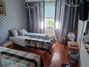 Blackout drapes, iron/ironing board - Hotelli Ikahani  (Ikaalinen)