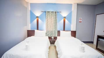 Espacio para trabajar con laptop, wifi gratis y ropa de cama