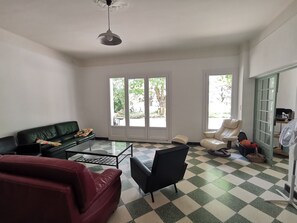 Ping pong, books - Parc Avec Piscine - 7 Chambres - Maison 15 Personnes sur Coteaux du Lauragais - (Cintegabelle)