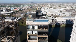 Exterior - con vista al mar| frente a malecon by Gpsrentas (Mazatlán)