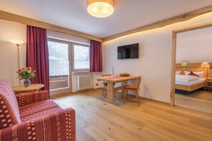 Comfort Room | Hypo-allergenic bedding, blackout drapes, soundproofing, free WiFi - Birgsau (Oberstdorf)