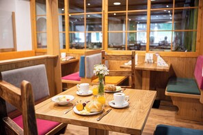 Petit déjeuner buffet compris tous les jours