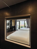 Familieværelse - 1 soveværelse - balkon - byudsigt | Senge med madrasser af memory foam, minibar, pengeskab på værelset