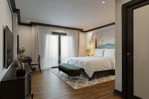 Memory-foam beds, minibar, in-room safe, desk