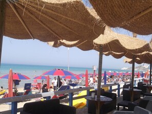 Beach nearby, sun-loungers, beach towels