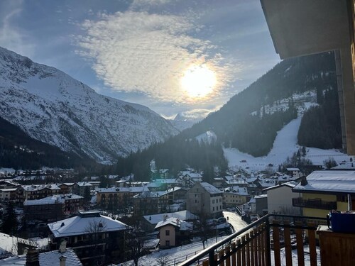 Beautiful cosy penthouse ski apartment in La Thuile Aosta Valley. Pet friendly 