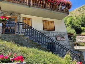 تفاصيل الفندق من الخارج