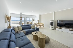 TV, fireplace - Villa Magical Light/Beach and Golf, Lagos (Lagos)