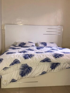 2 多间卧室、熨斗/熨衣板、WiFi、床单