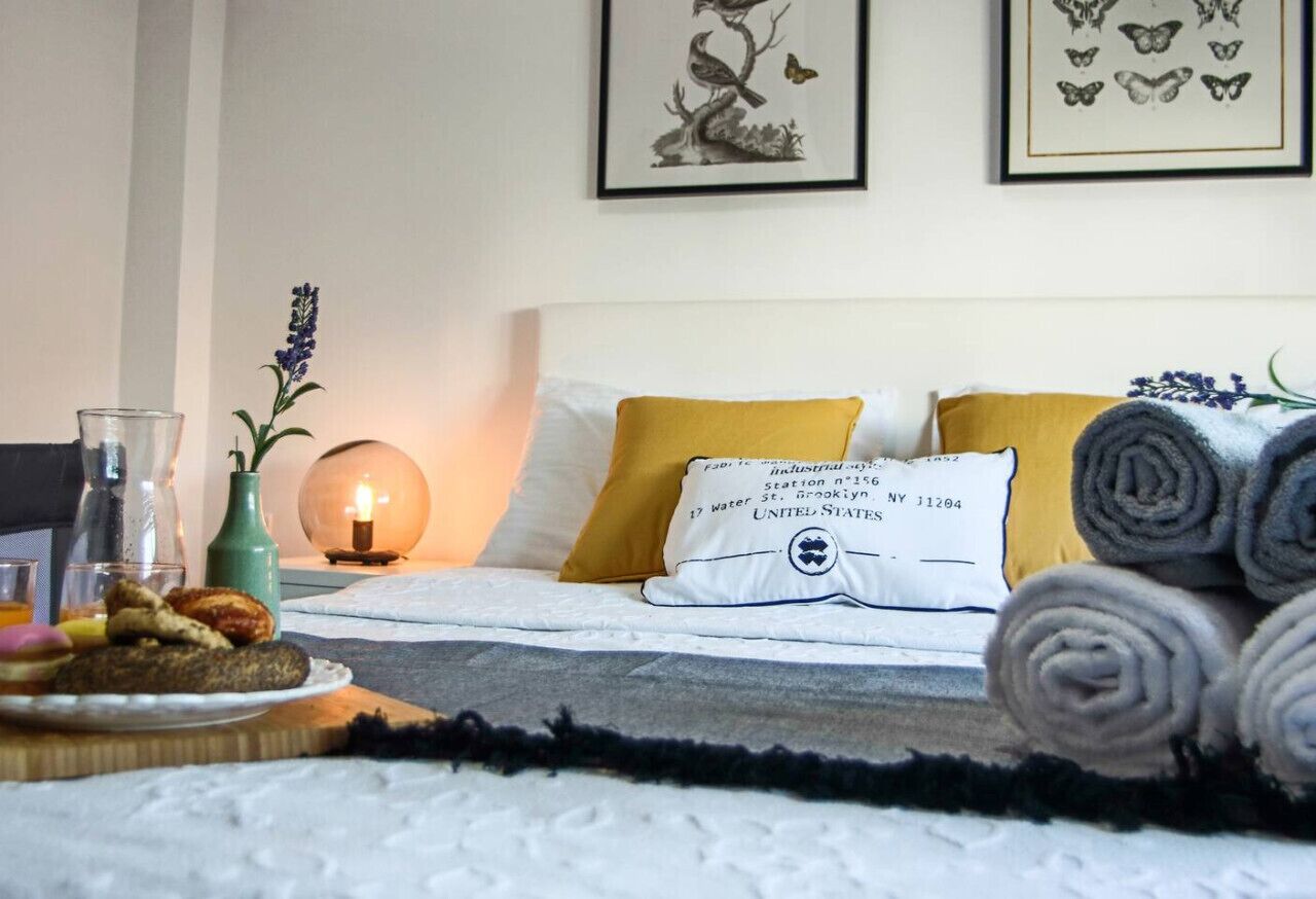 1 dormitorio, tabla de planchar con plancha, wifi y ropa de cama