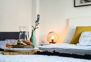 1 slaapkamer, een strijkplank/strijkijzer, wifi, beddengoed
