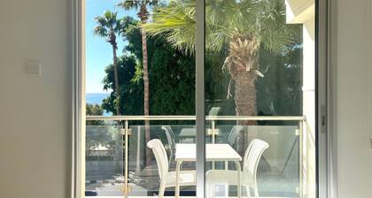 Phaedrus Living: Constantinos Seaview Residence