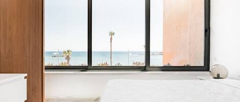 2 室のベッドルーム、アイロン / アイロン台、WiFi、ベッドシーツ