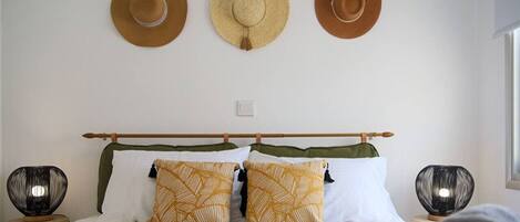 2 عدّة غرف نوم ومكواة/لوح كي وواي فاي وملاءات أسرّة