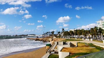 Una spiaggia nelle vicinanze