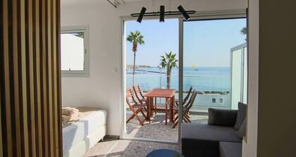 Phaedrus Living: Seaview Modern Flat Lighthouse 52