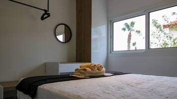 1 bedroom, desk, iron/ironing board, WiFi