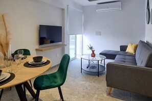 TV - Phaedrus Living: Seaside Luxury Flat Lighthouse 69 (Paphos)