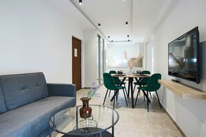 TV - Phaedrus Living: Seaside Luxury Flat Lighthouse 69 (Paphos)