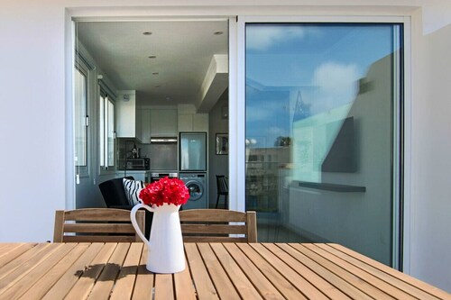 Phaedrus Living: Seaside Flat Lighthouse 63