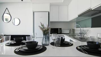 Fridge, microwave, oven, stovetop
