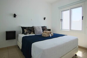 1 bedroom, iron/ironing board, WiFi, bed sheets - Phaedrus Living: Seaside Luxury Flat Lighthouse 62 (Paphos)