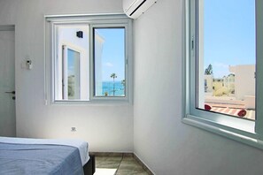 1 dormitorio, tabla de planchar con plancha, wifi y ropa de cama