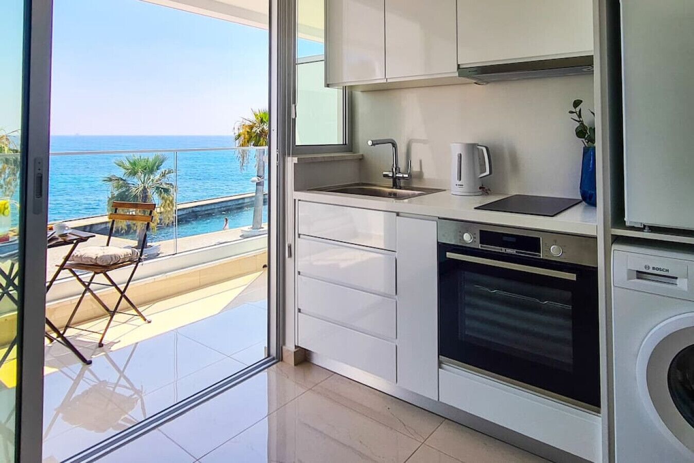 Mikrobølgeovn, ovn, kokeplater og brødrister