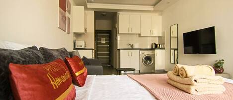 Iron/ironing board, WiFi, bed sheets