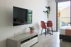 Schallisolierte Zimmer, Bügeleisen/Bügelbrett, WLAN, Bettwäsche