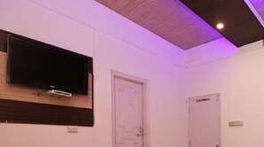 Premium bedding, Select Comfort beds, individually furnished, desk - Hotel Sunrise Dx @ Opposite New Delhi Railway Station (New Delhi)