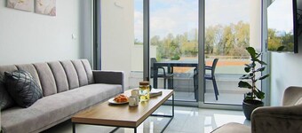 Phaedrus Living Seaside Executive Flat Harbour 202