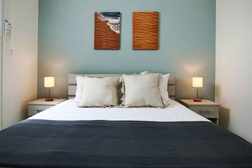 Phaedrus Living: City View Fountain Court 113