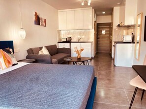Iron/ironing board, WiFi, bed sheets - Phaedrus Living: Seaside Luxury Flat Athina 118 (Paphos)