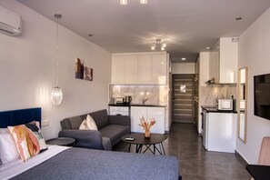 Iron/ironing board, WiFi, bed sheets - Phaedrus Living: Seaside Luxury Flat Athina 118 (Paphos)