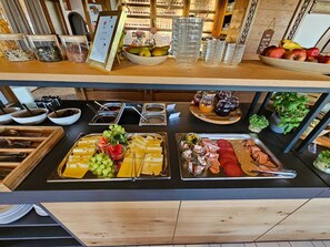 Daily buffet breakfast for a fee - Cafe zum Toni (Thyrnau)