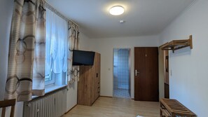 單人房 | 書桌、免費無線上網