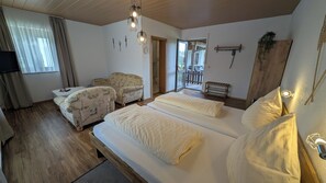 Double Room, Garden Area | Desk, free WiFi - Cafe zum Toni (Thyrnau)