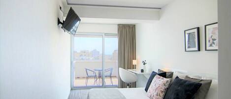 1 bedroom, desk, WiFi, bed sheets