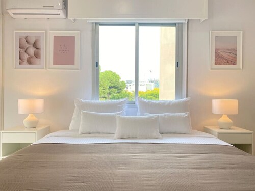 Phaedrus Living: Down Town Flat Stephania 302