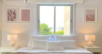 Phaedrus Living: Down Town Flat Stephania 302