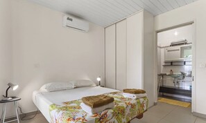3 bedrooms, iron/ironing board, WiFi, bed sheets