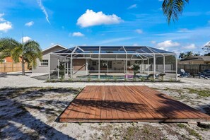 Terrace/patio - Coastal Home 10 min to the Beach (Bradenton)