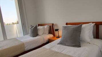 2 habitaciones, tabla de planchar con plancha, wifi y ropa de cama