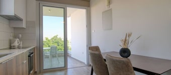 Phaedrus Living: Coral Suites Aquatic