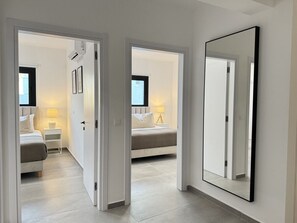 2 bedrooms, iron/ironing board, WiFi, bed sheets - Phaedrus Living: White Hills Suites City View (Aglantzia)