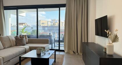 Phaedrus Living: White Hills Suites City View