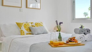 1 bedroom, desk, soundproofing, iron/ironing board - Phaedrus Living: Seaside Luxury Flat Lighthouse 67 (Paphos)